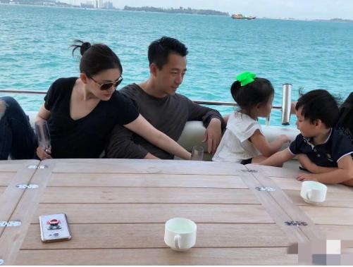 大变样跟汪小菲结婚才是真正的幸福吧！AG真人国际游戏大S两段婚姻穿搭风格(图3)