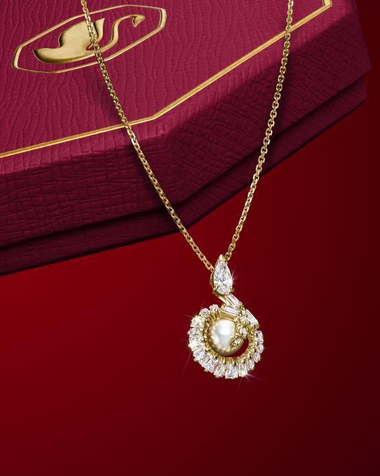 上Swarovski Snake系列绽放闪耀魅力AG真人旗舰厅施华洛世奇算什么档次？新年已至快戴(图2)