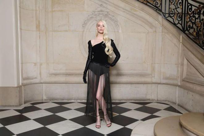 istian Dior 2025春夏高订秀AG真人登录入口借花为引梦游她境 Chr(图2)