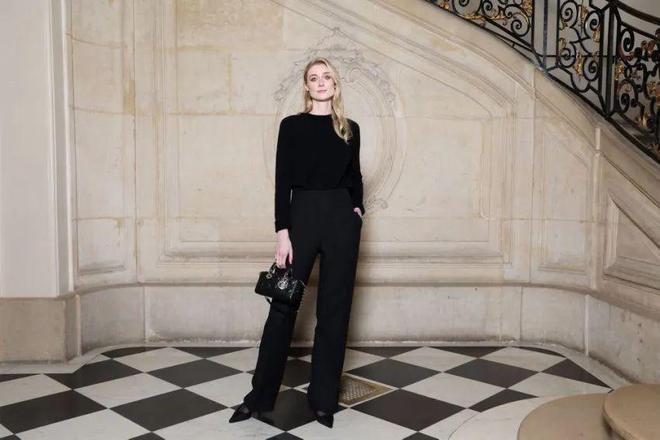 istian Dior 2025春夏高订秀AG真人登录入口借花为引梦游她境 Chr(图5)
