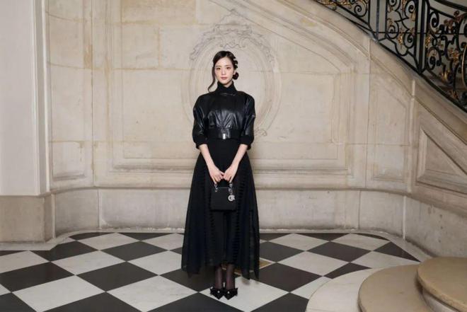 istian Dior 2025春夏高订秀AG真人登录入口借花为引梦游她境 Chr(图7)