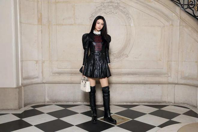 istian Dior 2025春夏高订秀AG真人登录入口借花为引梦游她境 Chr(图8)