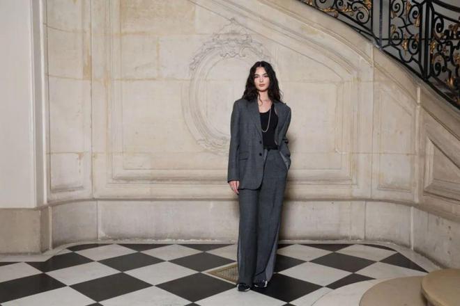 istian Dior 2025春夏高订秀AG真人登录入口借花为引梦游她境 Chr(图12)