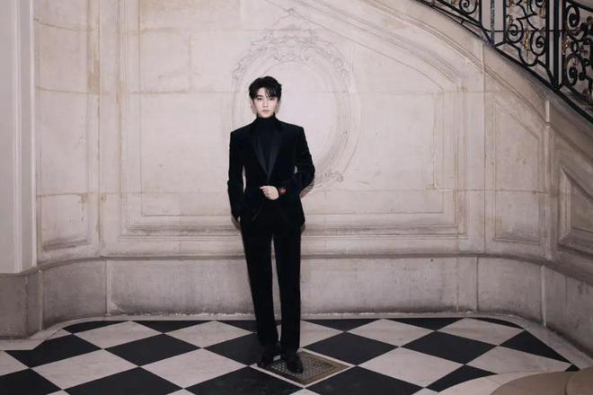 istian Dior 2025春夏高订秀AG真人登录入口借花为引梦游她境 Chr(图14)