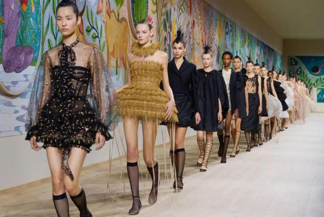 istian Dior 2025春夏高订秀AG真人登录入口借花为引梦游她境 Chr(图15)