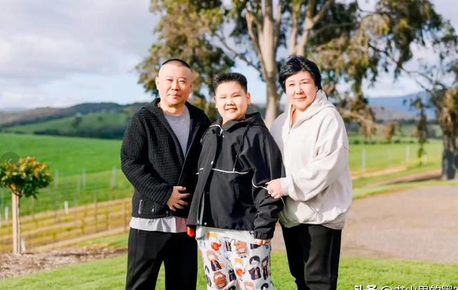 岁郭汾阳目测200斤戴银色耳环很抢镜AG真人网页郭德纲带妻儿澳洲度假10(图6)