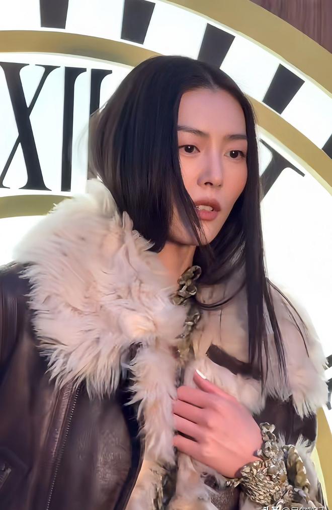 不高兴陈坤老又肿刘雯怼脸拍没颜值像男人a