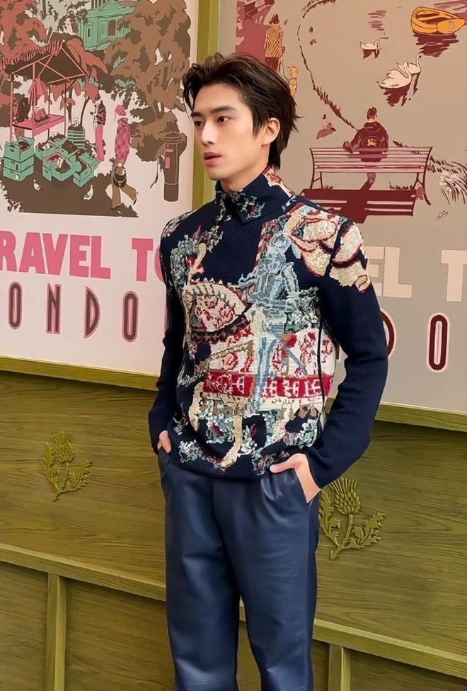 不高兴陈坤老又肿刘雯怼脸拍没颜值像男人ag真人平台第一游戏巴宝莉这天蒋勤勤(图7)