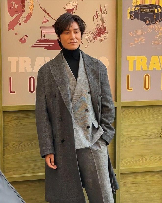 不高兴陈坤老又肿刘雯怼脸拍没颜值像男人ag真人平台第一游戏巴宝莉这天蒋勤勤(图5) 不高兴陈坤老又肿刘雯怼脸拍没颜值像男人ag真人平台第一游戏巴宝莉这天蒋勤勤(图5)