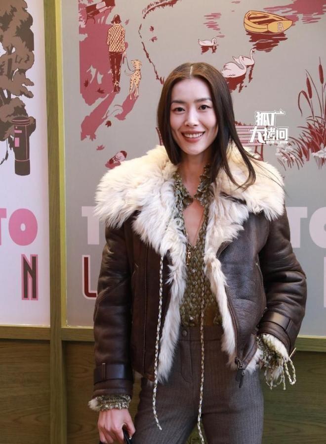 不高兴陈坤老又肿刘雯怼脸拍没颜值像男人ag真人平台第一游戏巴宝莉这天蒋勤勤(图8) 不高兴陈坤老又肿刘雯怼脸拍没颜值像男人ag真人平台第一游戏巴宝莉这天蒋勤勤(图8)