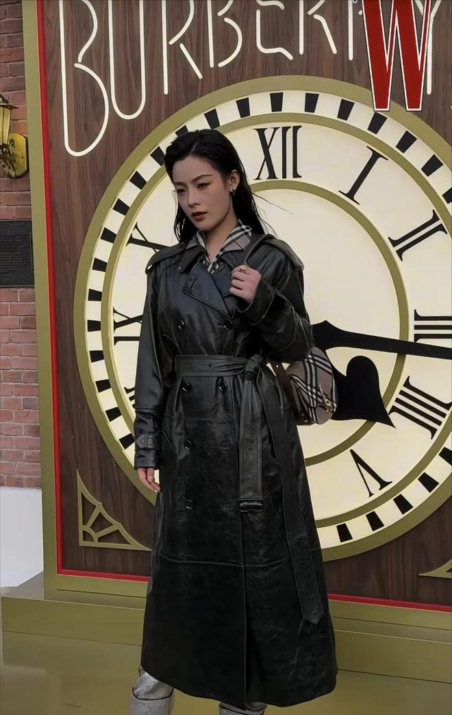 不高兴陈坤老又肿刘雯怼脸拍没颜值像男人ag真人平台第一游戏巴宝莉这天蒋勤勤(图11) 不高兴陈坤老又肿刘雯怼脸拍没颜值像男人ag真人平台第一游戏巴宝莉这天蒋勤勤(图11)