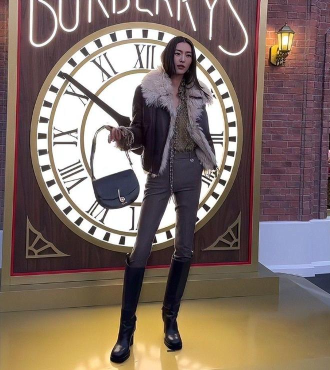 不高兴陈坤老又肿刘雯怼脸拍没颜值像男人ag真人平台第一游戏巴宝莉这天蒋勤勤(图25) 不高兴陈坤老又肿刘雯怼脸拍没颜值像男人ag真人平台第一游戏巴宝莉这天蒋勤勤(图25)